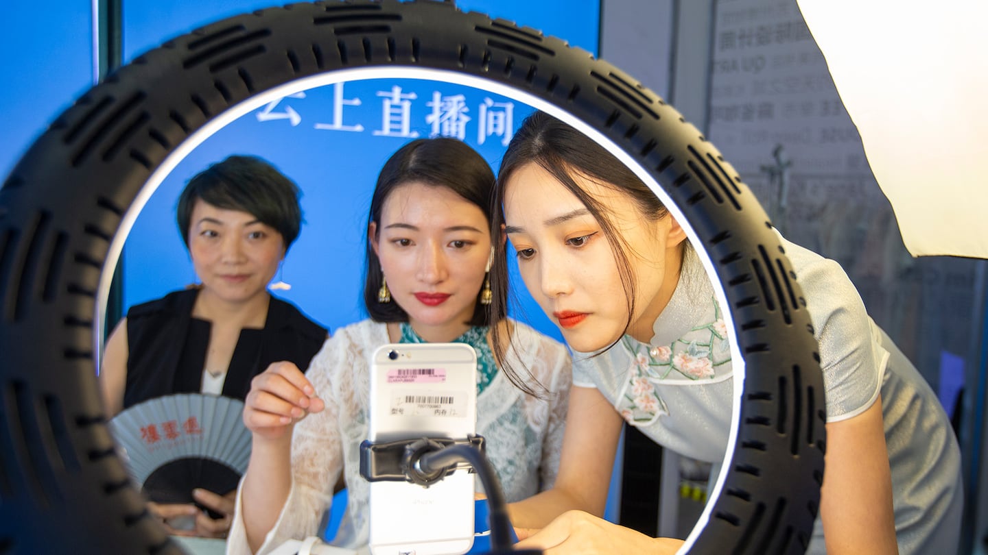 Exhibitors of Suzhou Innovation Fair live broadcast their cultural and creative products through Xiaohongshu and TikTok platforms.