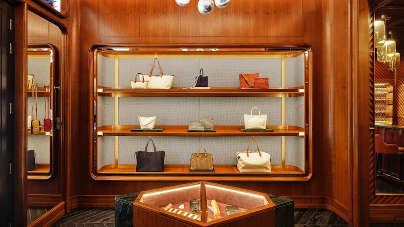How to Build a Profitable Handbag Business From Scratch